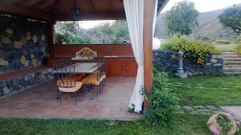 Taormina Villa Ibiscus Alcantara Gaggi Room photo