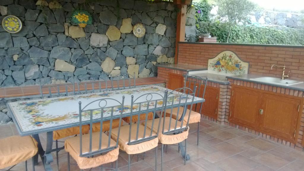 Taormina Villa Ibiscus Alcantara Gaggi Room photo