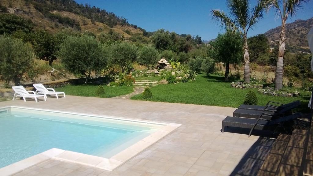 Taormina Villa Ibiscus Alcantara Gaggi Room photo